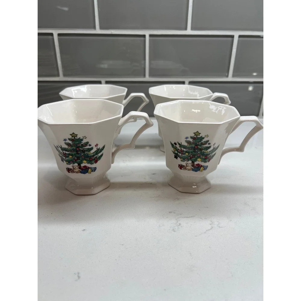 Vintage Nikko Christmastime Christmas Tree‎ Holiday Dinnerware 16 piece set